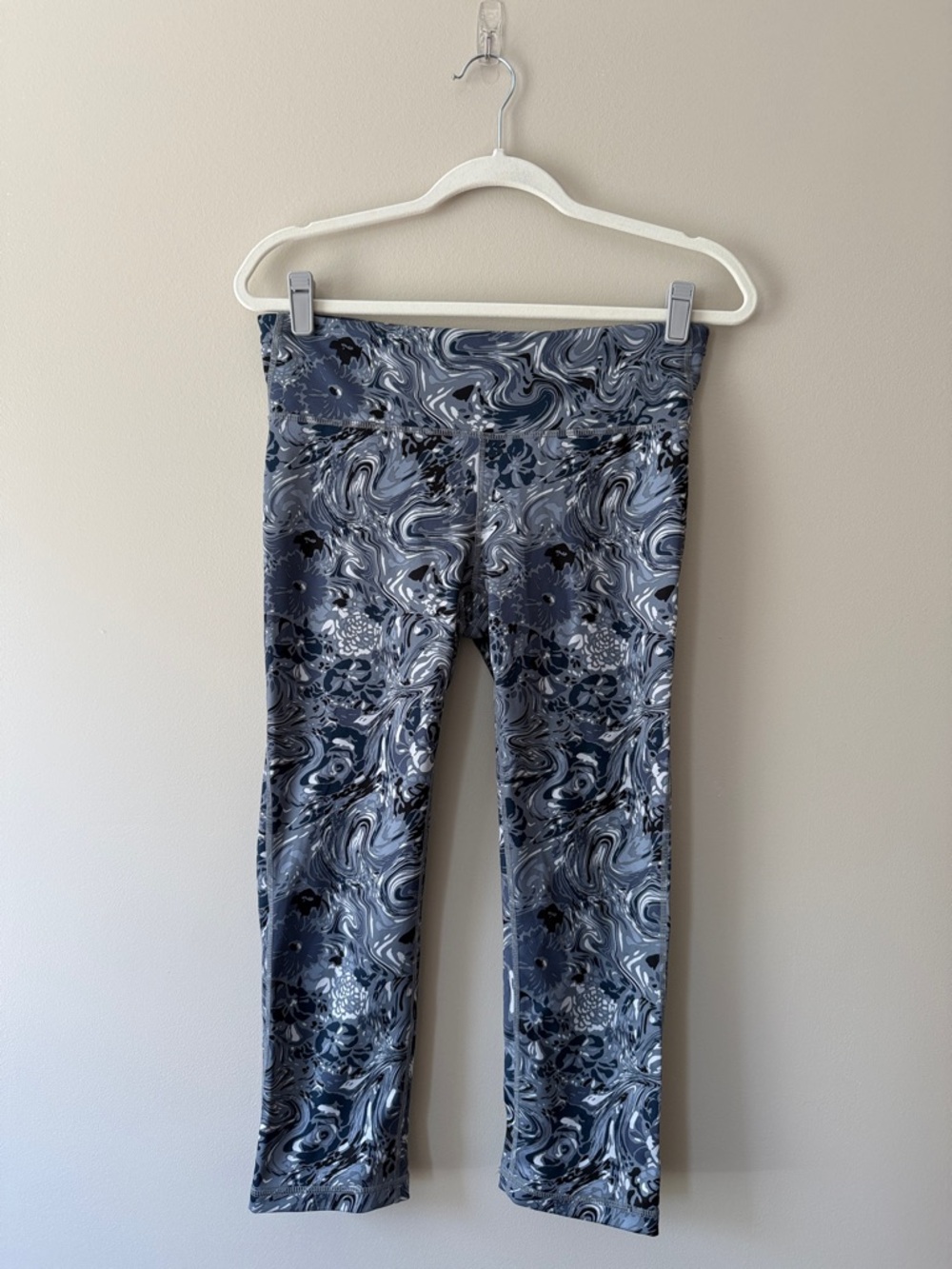 GAP Grey & Blue Marble Floral Leggings